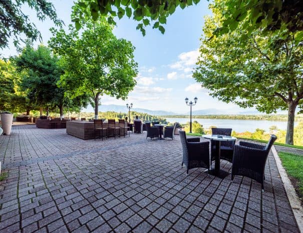 cafe bar erodios at lake kerkini